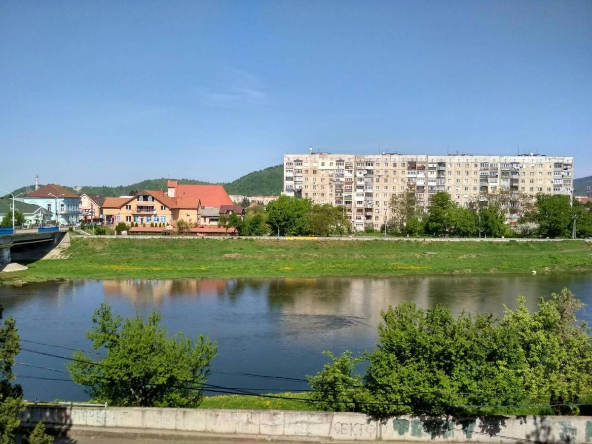 Apartments Domovik Просторная Квартира С Видом На Горы Μουκάτσεβο Εξωτερικό φωτογραφία